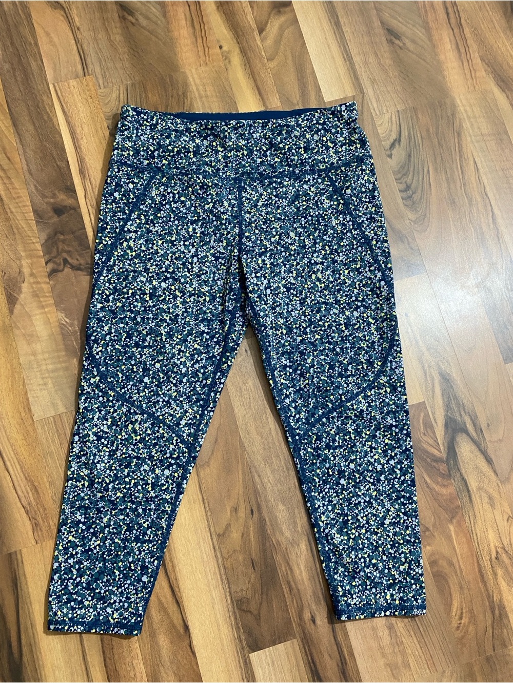 Sweaty Betty Hexagon Print Active Capri Leggings